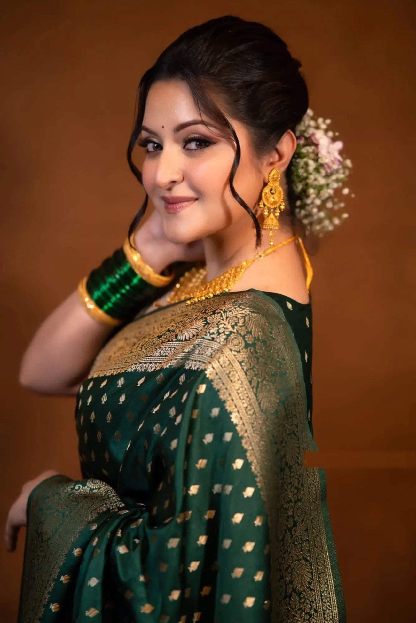 জরী কাজের কাতান শাড়ি